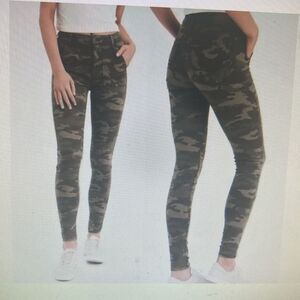American Eagle Hi-rise Camo jeggings size 2